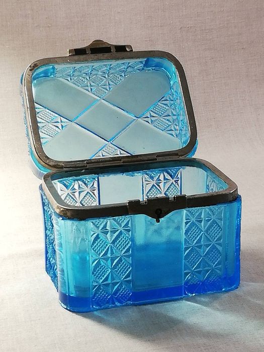 Антикварная шкатулка 19 век Царизм купоросное урановое стекло Оригинал