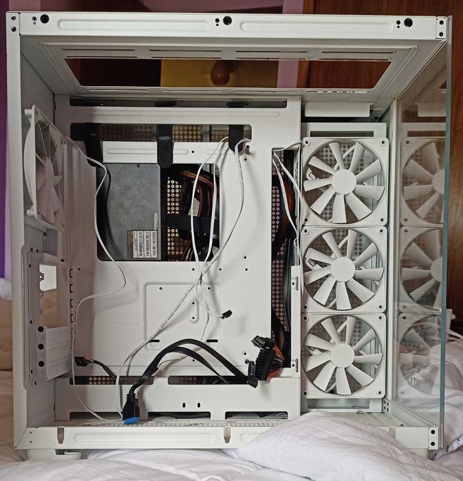 NZXT H9 Flow ATX Mid-Tower (Branca) + Extras (4 fans + hub + PSU EVGA 700W)