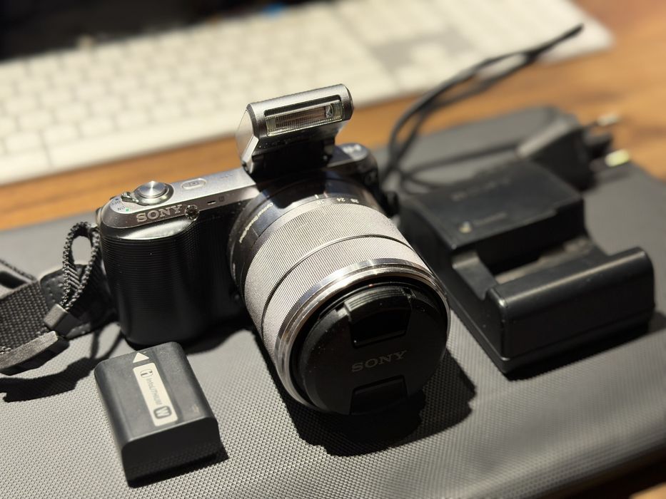 Sony NEX-C3 фотоаппарат с объективом, + акум, отличное состояние