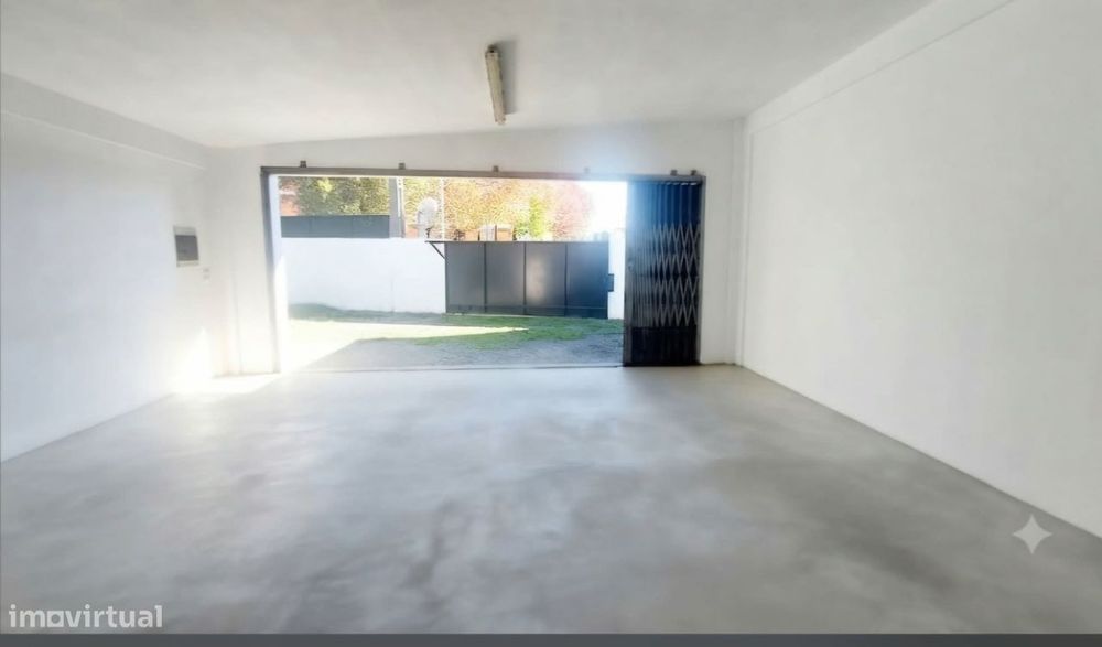Moradia T2 + 1 - 1500 m2