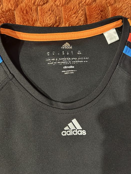 Футболка Adidas.