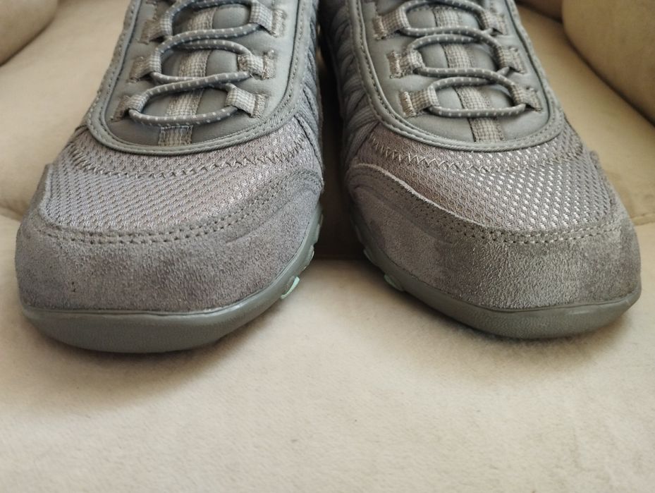 Кросівки Skechers. Розмір: 37