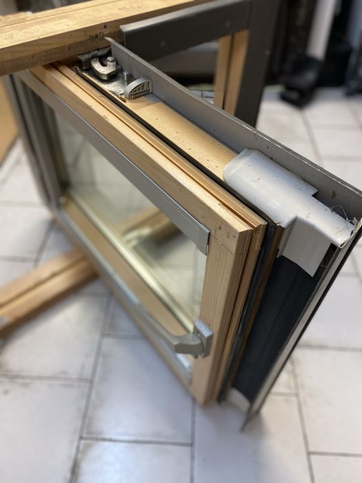 Janela de sotao em bom estado