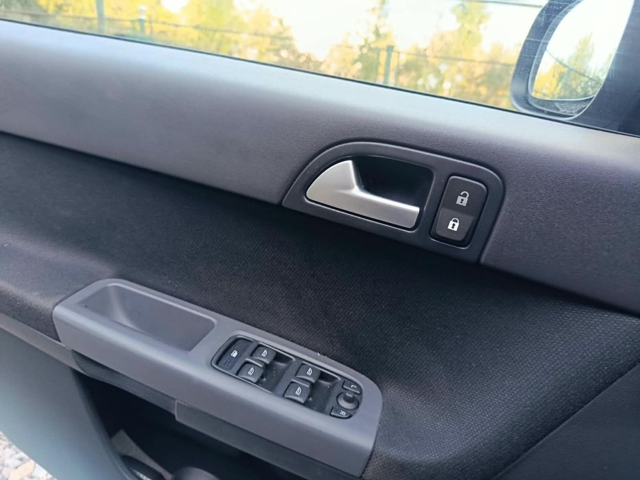 Автомобіль Volvo V50