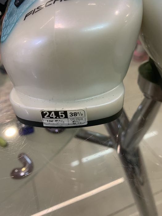 Подам  лыжные ботинки