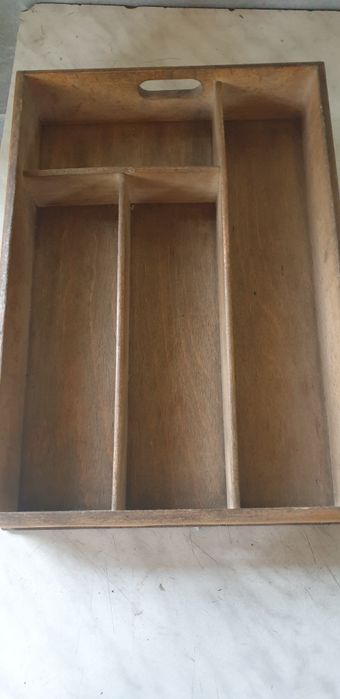 Drewniany pojemnik na sztućce do odnowienia