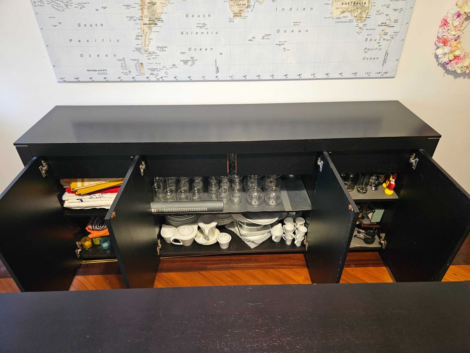 Quarto de jantar completo ou em separado (mesa, cadeiras e aparador)