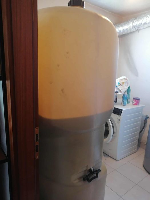 Deposito de caldeira com gasóleo