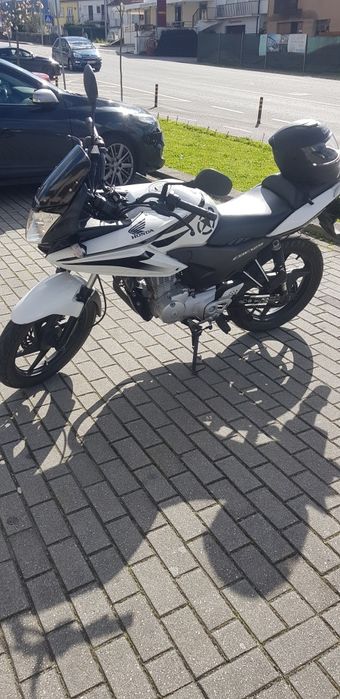 Vendo Honda CBF125 4 tempos.