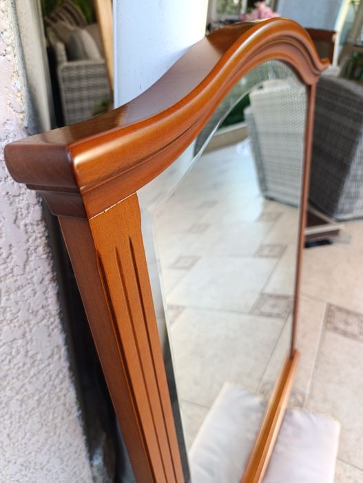 Зеркало в деревянной раме в классическом стиле.Италия.Размер 75/92