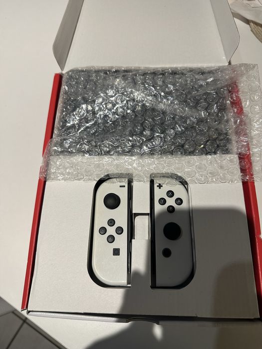 NINTENDO Switch OLED White + 2 игры