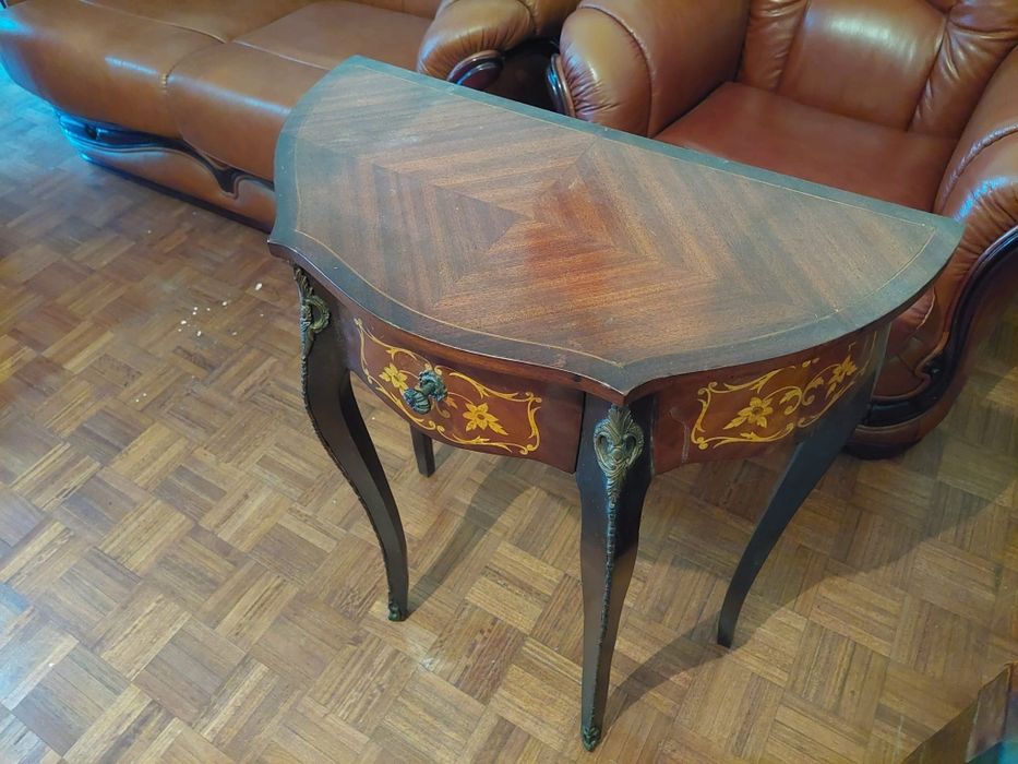 Mesinha estilo D. Maria