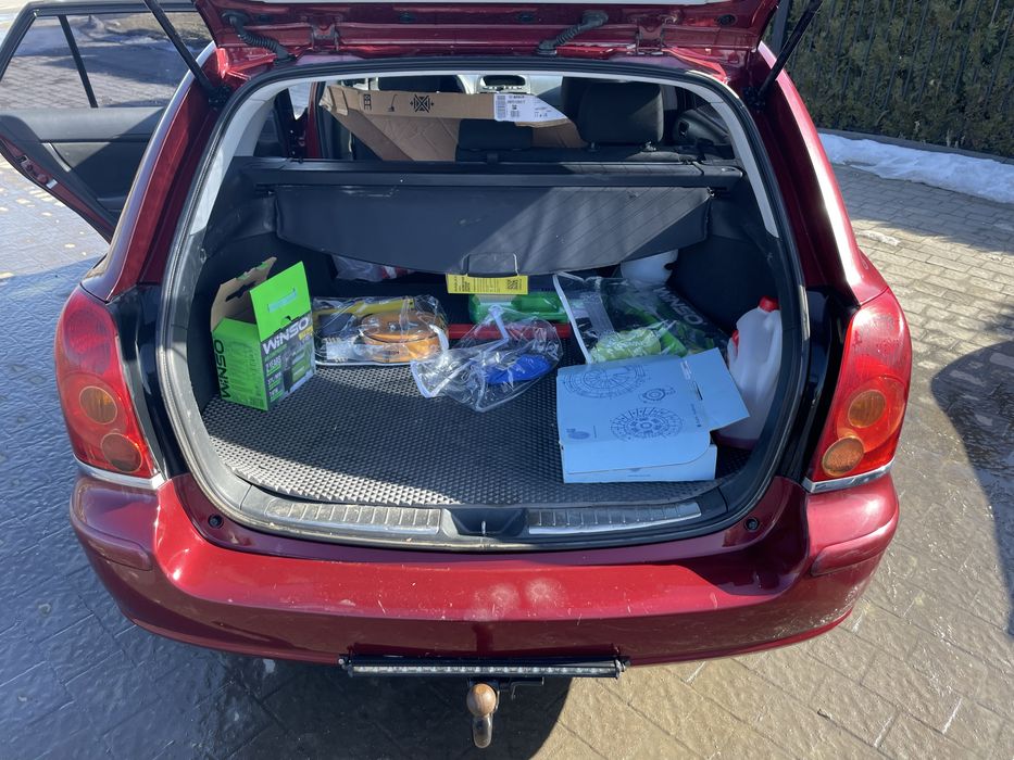 Продаж авто Toyota Avensis