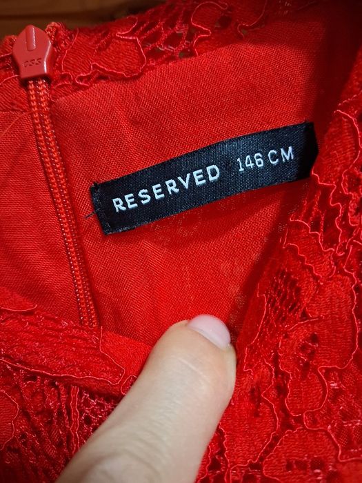 Czerwona koronkowa sukienka Reserved  rozm.146