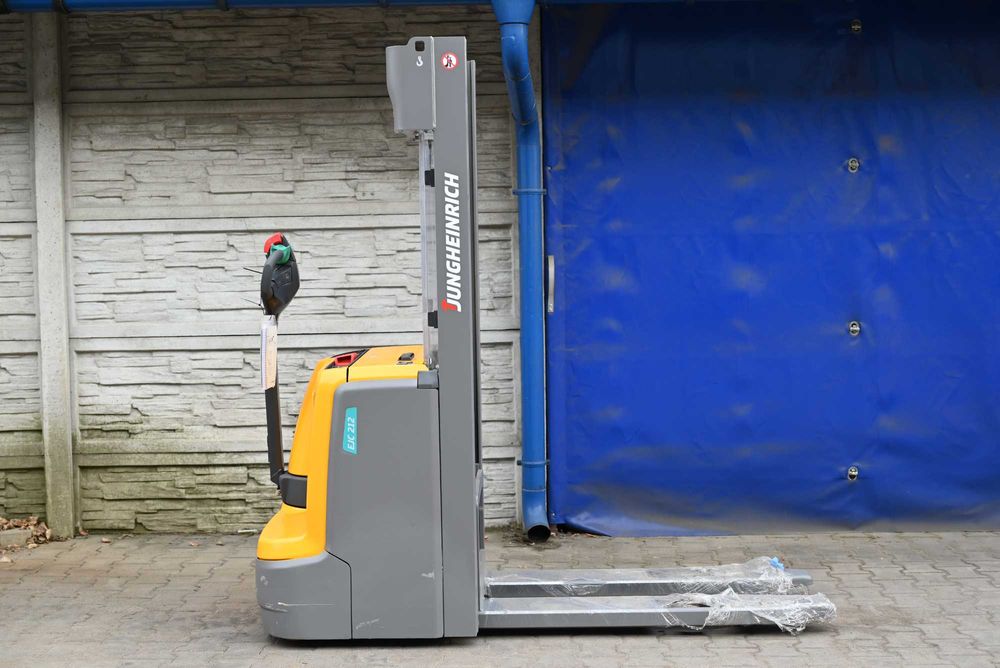 Paleciak elektryczny Jungheinrich EJC212  2017rok Nowa Bateria FHP 309