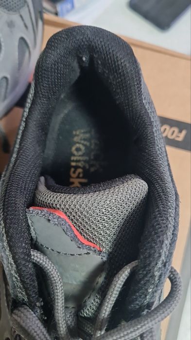 Кроссовки фирменные 38р