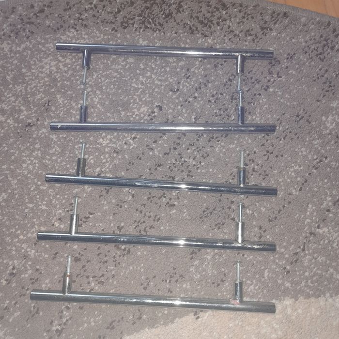 Uchwyty meblowe relingi