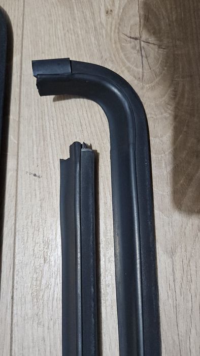 Listwy uszczelki zgarniające zewnętrzne VW Golf 2 II 5D