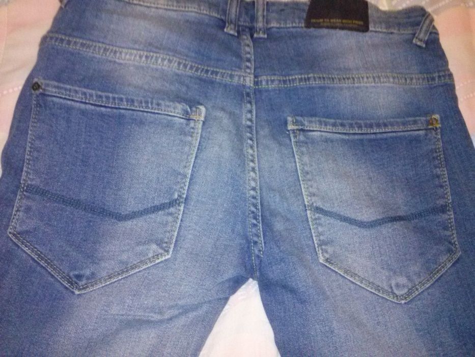 12 euros as 6 calças de ganga stradivarius e bershka,