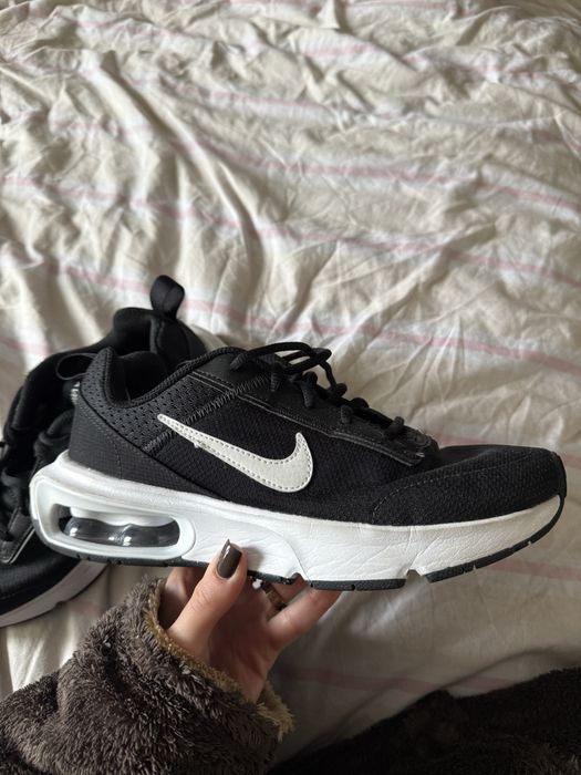 Nike Air Max Motion 2