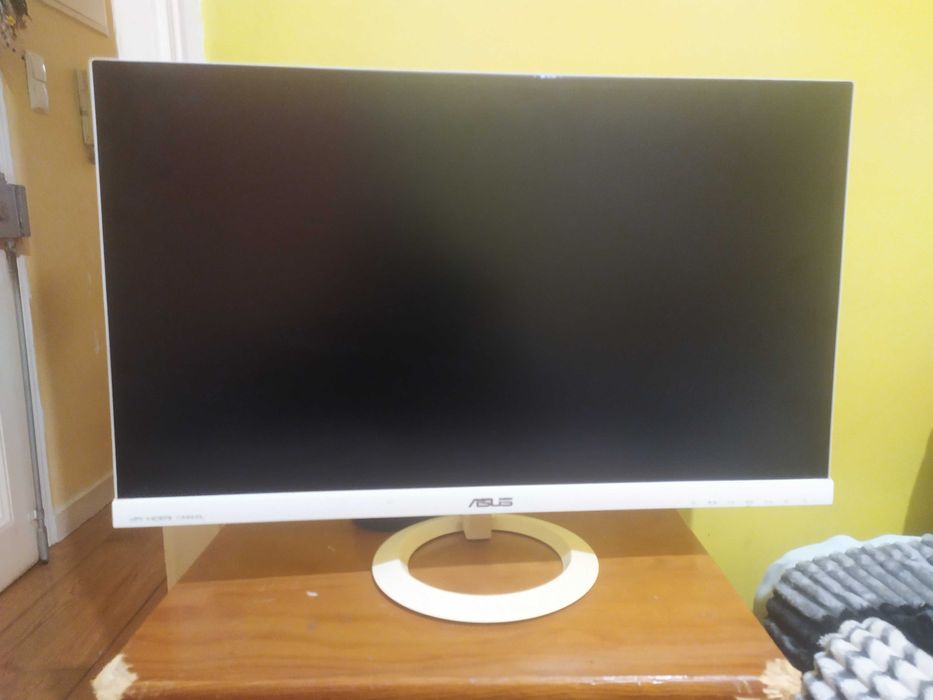 Monitor ASUS em perfeitas condições de funcionamento, em bom estado.