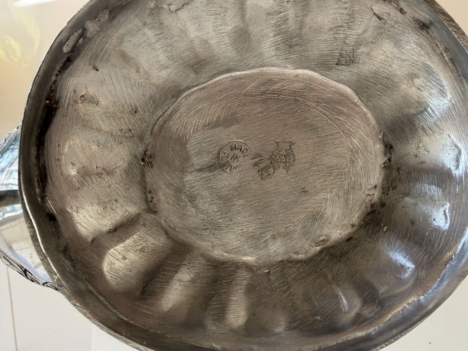 Taça de estanho.