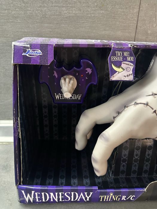 Рука на радіокеруванні Wednesday. Іграшка для поціновувачів:)