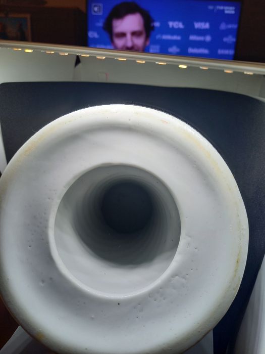 Porcelanowa kolumna, postument, wazon lub świecznik