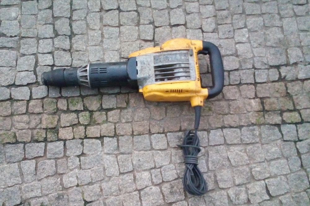 Reparação de máquinas eléctricas e pneumáticas