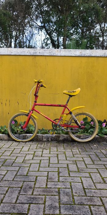Bicicleta BMX com suspensão atrás, para recuperar
