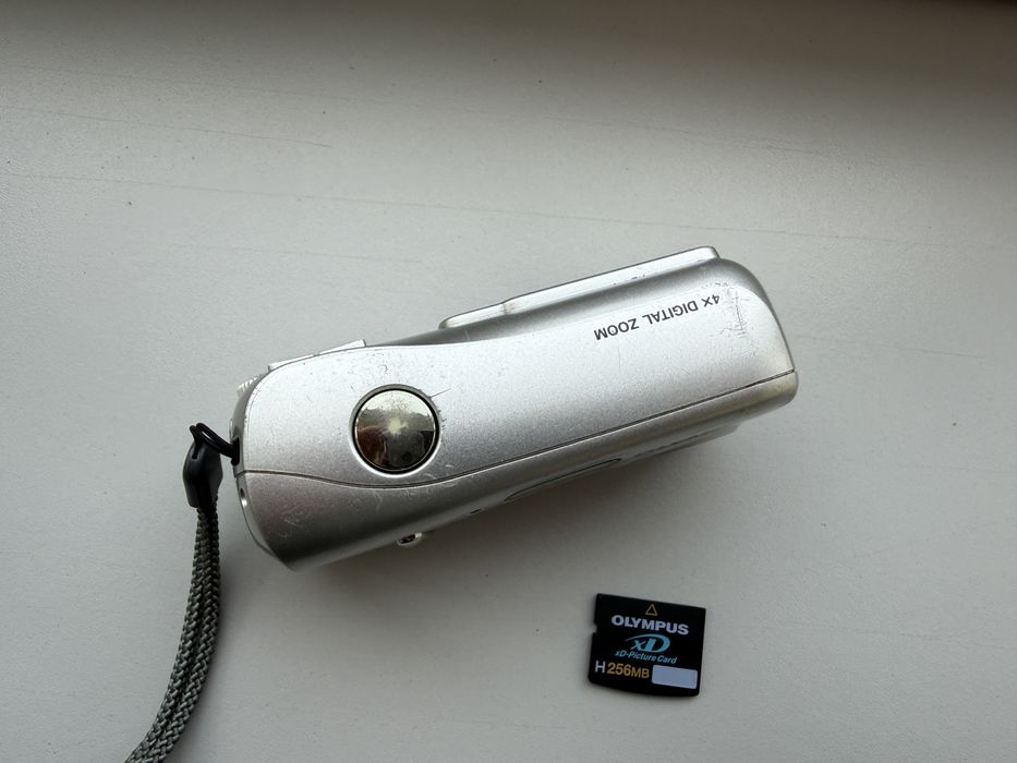 Цифровий фотоапарат Olympus c-180 5.1 mp