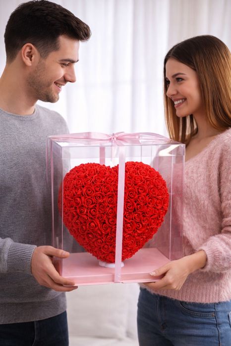 Сердечко із троянд на подарунок коханій до Дня закоханих