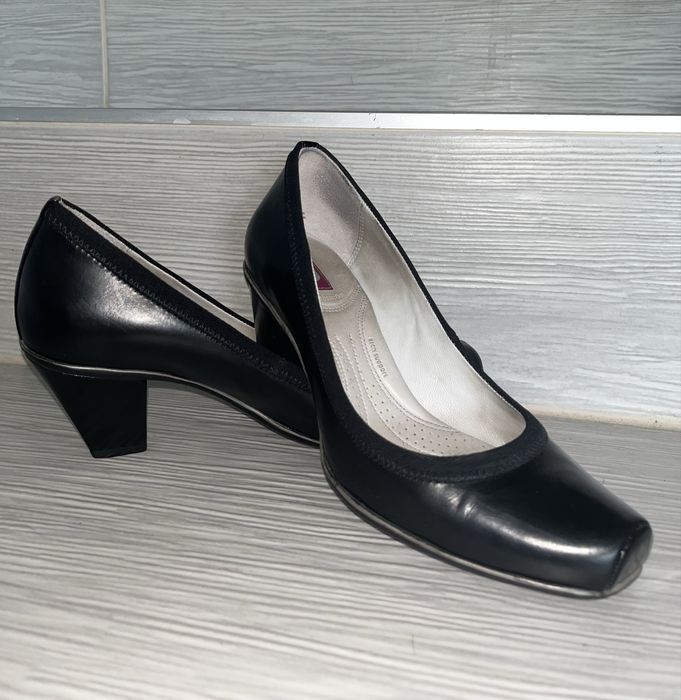 Buty na obcasie damskie Clarks 38
