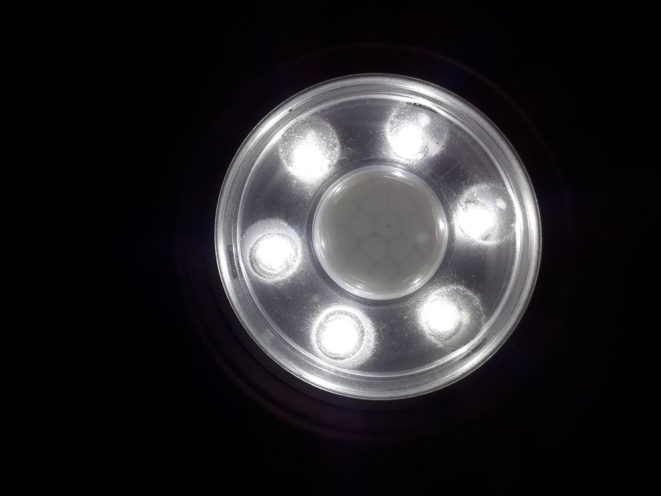 Sprzedam lampkę LED z czujnikiem ruchu.