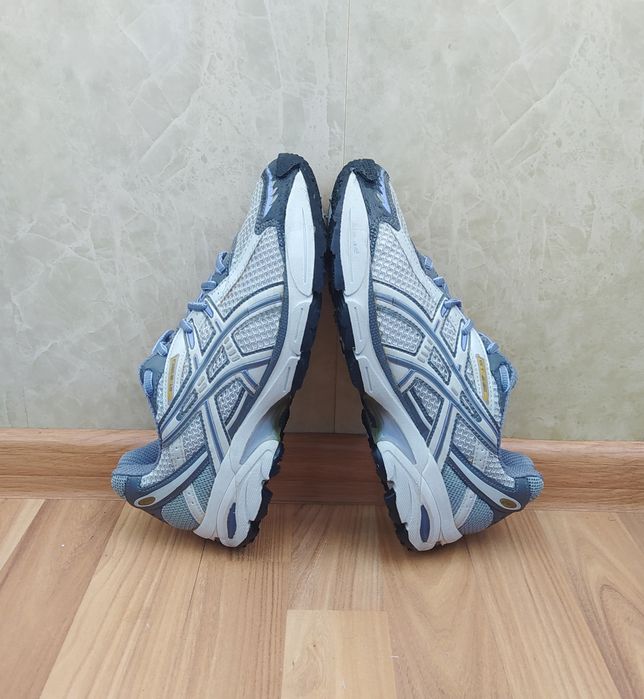 ASICS - жін.кросівки 40р.