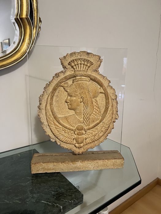 Peça decorativa com deusa Egípcia