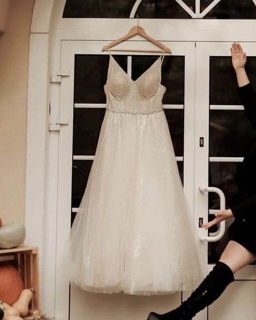 Suknia ślubna brokatowa błyszcząca, Carolina Prestige, literka A