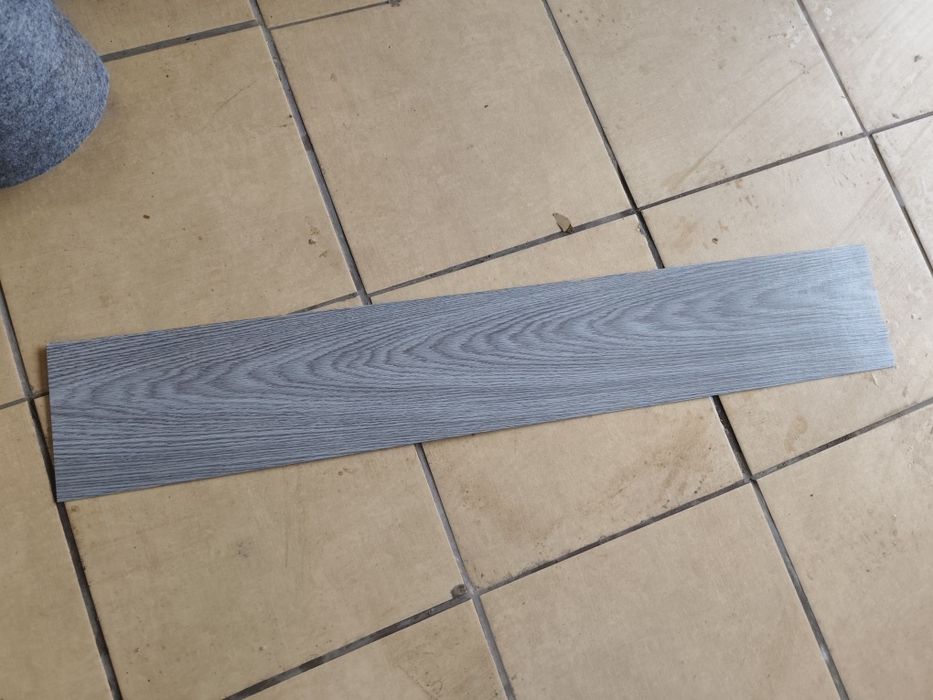 36 szt nowe panele szare samoprzylepne 96x15