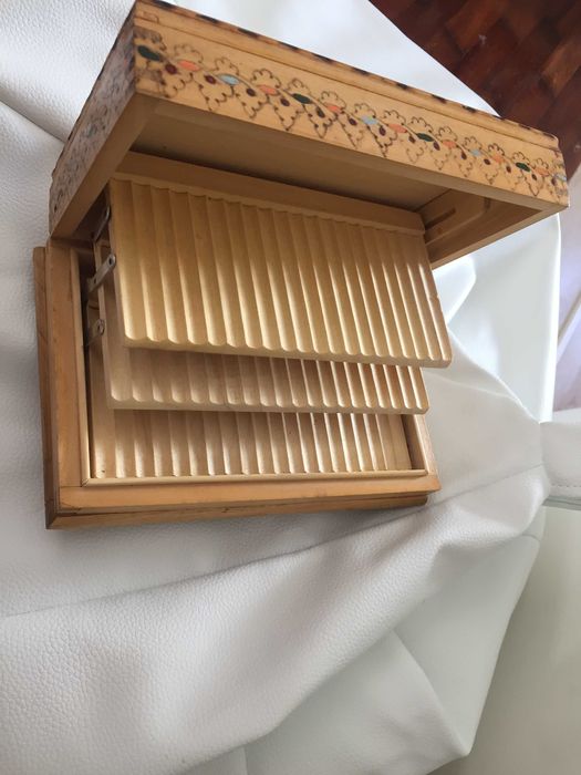 Caixa antiga, cigarrilhas, charutos. Madeira, pintada à mão. Czech rep