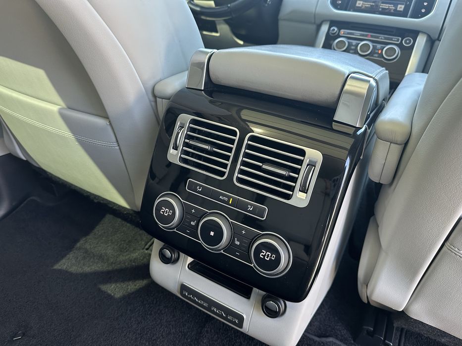 Продам ИДЕАЛЬНЫЙ RANGE ROVER 4.4 TDi официал