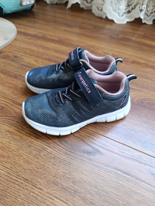 Кросівки на дівчинку