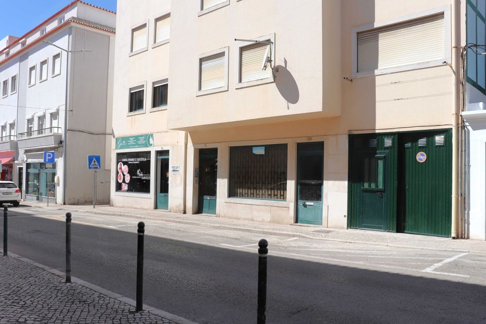 Alugo Espaço Comercial/ Armazém Sesimbra Vila