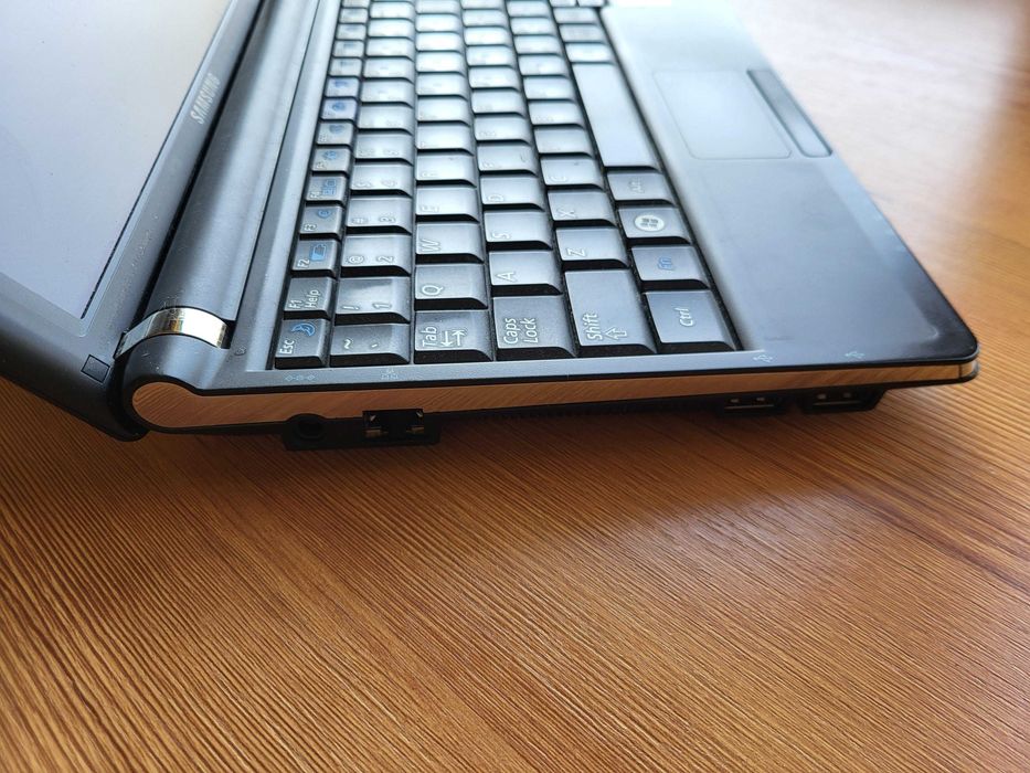Laptop (notebook/netbook) Samsung NC10 (10.2'', SSD, bateria 83%)
