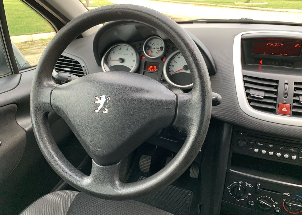 Peugeot 207 // motor de corrente // 195 mkms //AC// Isofix
