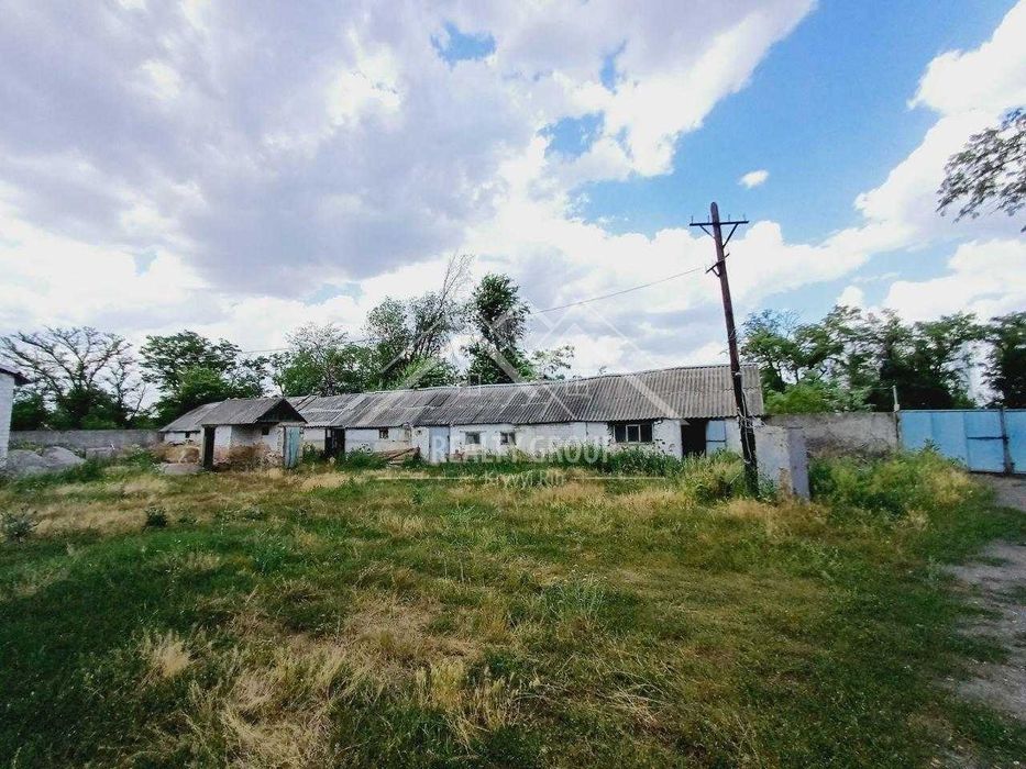 Продаж приміщення під склад, ферму, виробництво поряд залізниця.