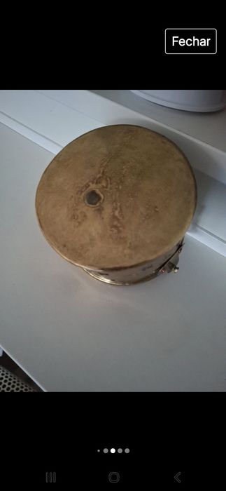 Cesta decorativa dourada