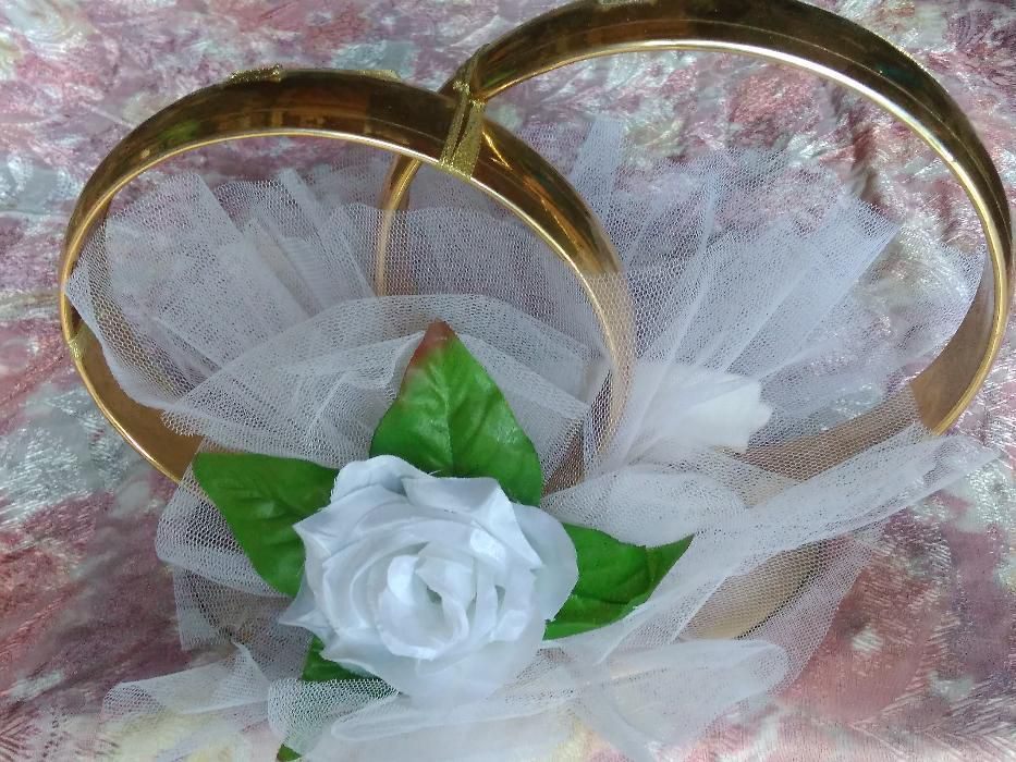 (300гр) Прокат свадебного украшения на машину.