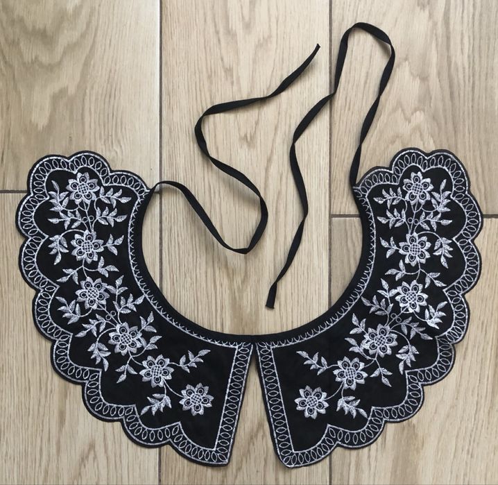 Czarny haftowany kołnierzyk