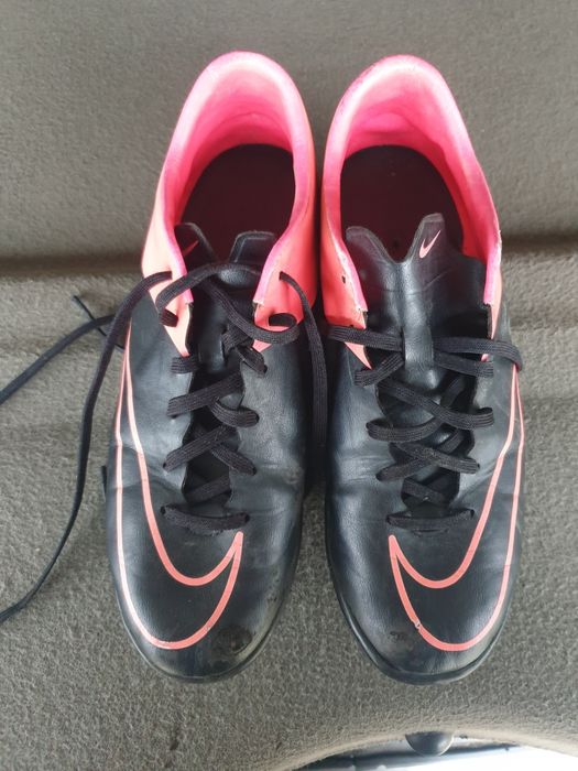 Спортивне взутя сороконіжки