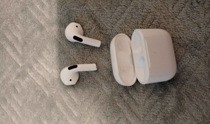 Wireless headphones two different models64585572099074120